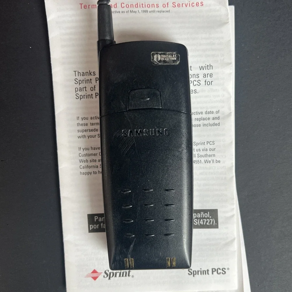 VTG Sprint PCS Samsung SCH-2000 Cell Phone w/ Box Charger Manuals Powers On